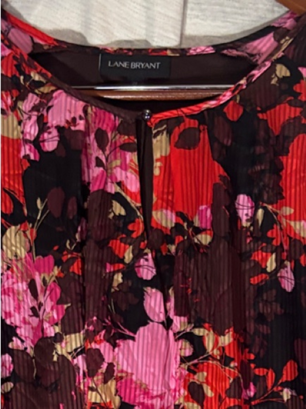 Lane Bryant Floral Pleated Keyhole Blouse Punk Red Plus Size 28 EUC - Picture 4 of 8